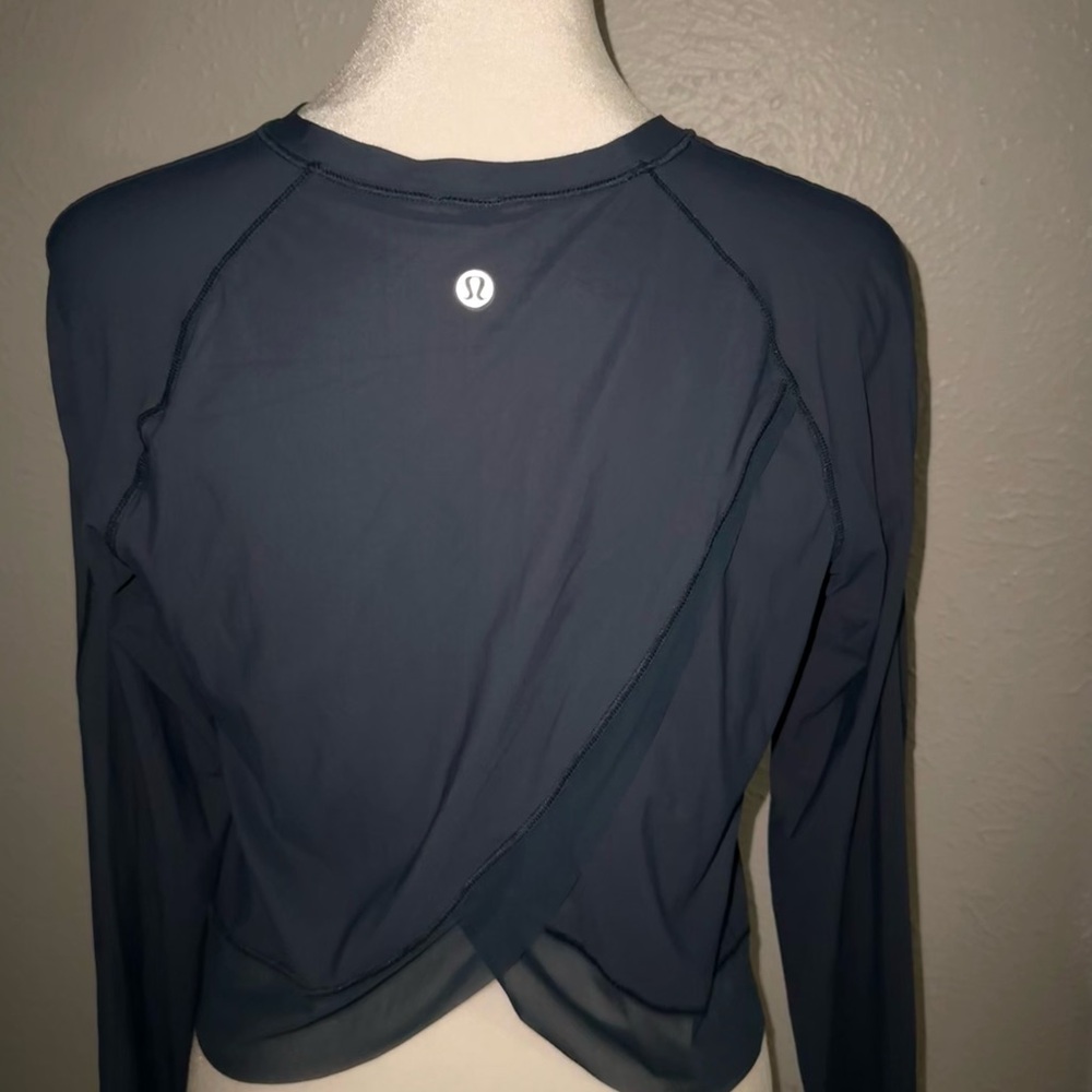 Lululemon RARE Quick Pace Black Long Sleeve‎ Top Navy Blue Size 4?